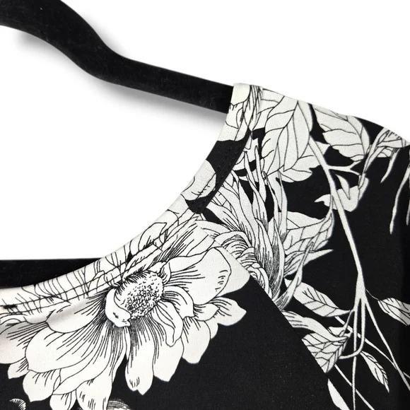 Karen Kane Size 2X Black White  Floral Top Wrinkle Free Tunic - Picture 10 of 16